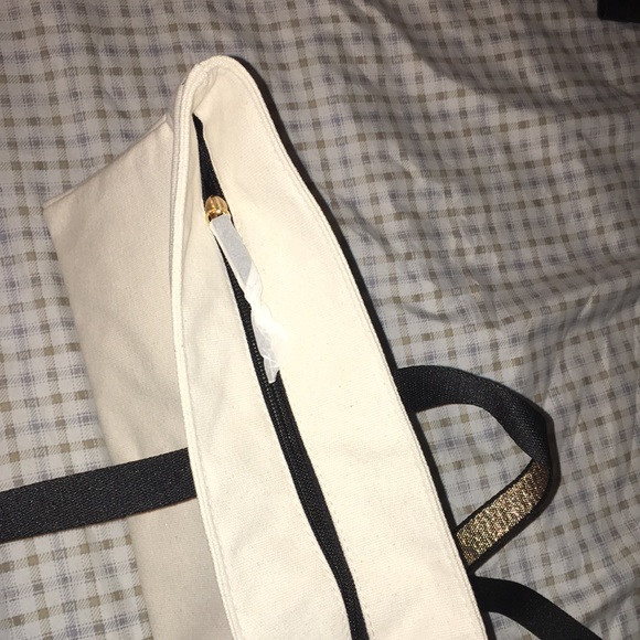 Victoria’s secret - Picture 3 of 6